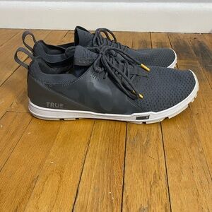 TRUE men’s golf shoes
